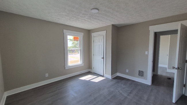 912 Riverview Terrace in Dayton, OH - Foto de edificio - Building Photo