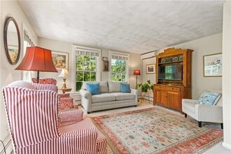 141 Narragansett Ave in Newport, RI - Building Photo - Building Photo