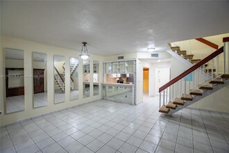 6400 SW 138th Ct in Miami, FL - Foto de edificio - Building Photo