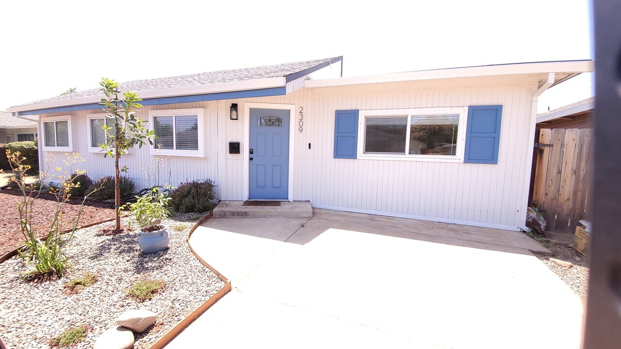 2309 Barcelona Way in Sacramento, CA - Building Photo