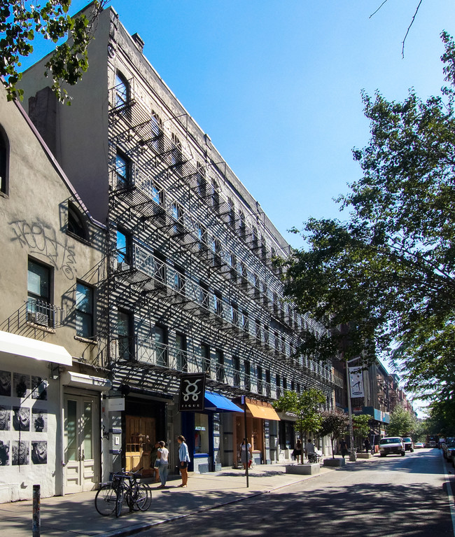 268 Elizabeth St in New York, NY - Foto de edificio - Building Photo