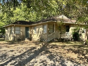 835 Fisher St in Sulphur Springs, TX - Building Photo - Building Photo