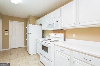 1016 Fishback Way in Sugar Hill, GA - Foto de edificio - Building Photo