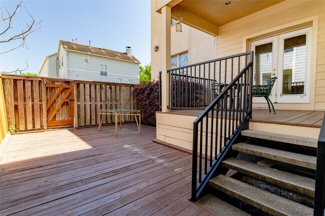 property at 3015 Caroline St