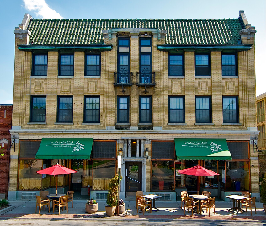 225 Harrison St. in Oak Park, IL - Foto de edificio