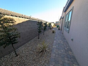 11531 Great Bahama Way in Las Vegas, NV - Building Photo - Building Photo