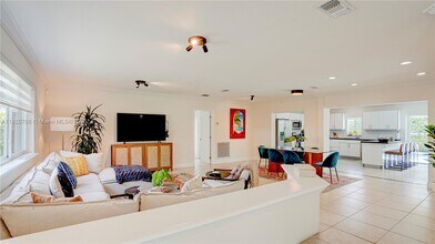 9573 SW 57th St in Miami, FL - Building Photo - Building Photo