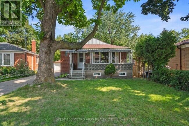 31 Rossford Rd in Toronto, ON - Building Photo - Building Photo