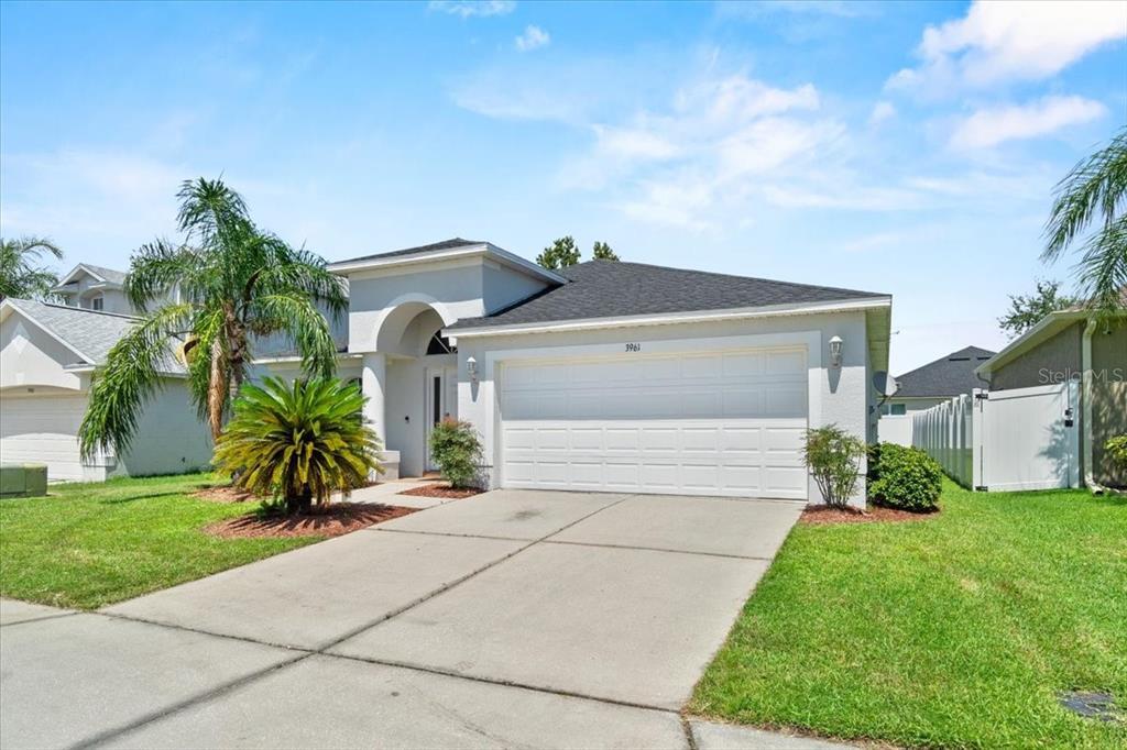 3961 Hampton Hills Dr in Lakeland, FL - Foto de edificio