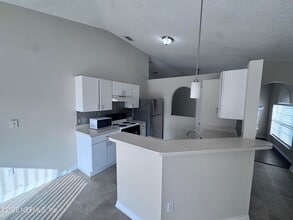 8440 Oak Crossing Dr W in Jacksonville, FL - Building Photo - Building Photo