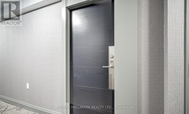 525-525 Adelaide St W in Toronto, ON - Building Photo - Building Photo