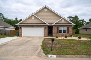 8753 Bradfield Dr in Pensacola, FL - Building Photo