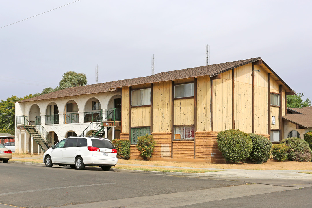 Villa Cara in Fresno, CA - Building Photo