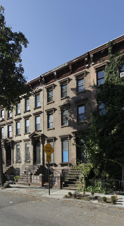 72 Downing St in Brooklyn, NY - Building Photo