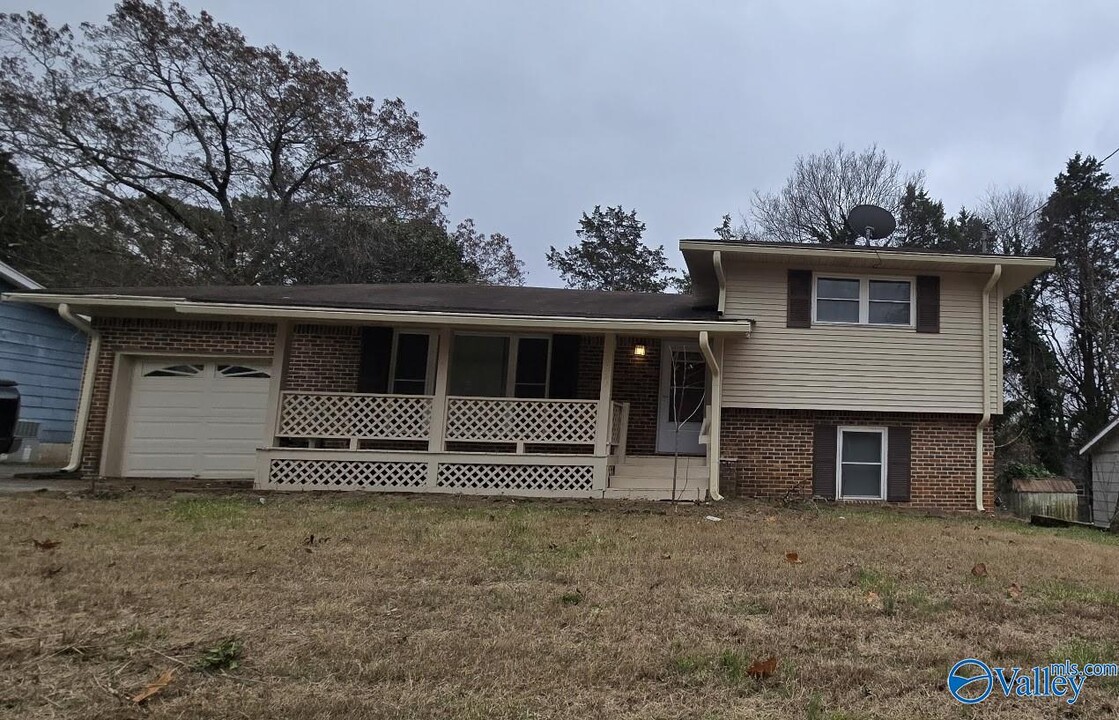 4829 Kyle Ln NW in Huntsville, AL - Building Photo