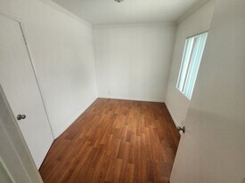 1818 W Victory Blvd, Unit C in Burbank, CA - Building Photo