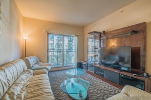 450 J St in San Diego, CA - Building Photo