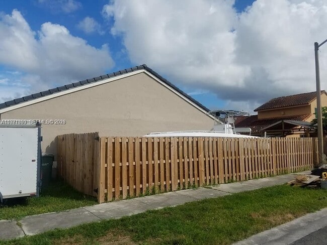 1139 SE 13th Ave in Homestead, FL - Building Photo - Building Photo
