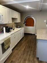 104 N Essex Ave, Unit Rear in Narberth, PA - Building Photo - Building Photo