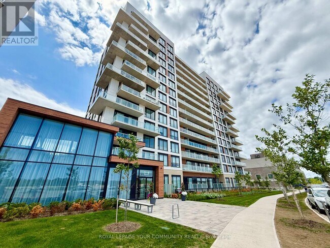 2-422 David Eyer Rd in Richmond Hill, ON - Building Photo - Building Photo