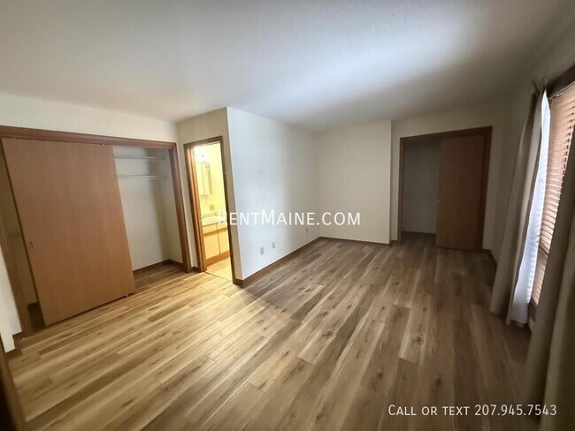 135 Howard St, Unit D in Bangor, ME - Building Photo - Building Photo