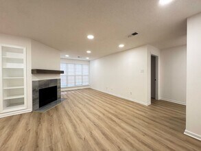 12105 Greenway Ct in Fairfax, VA - Foto de edificio - Building Photo