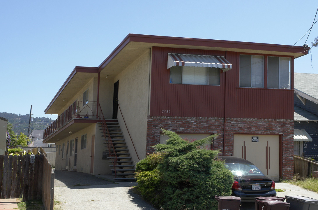 3520 Quigley St in Oakland, CA - Building Photo