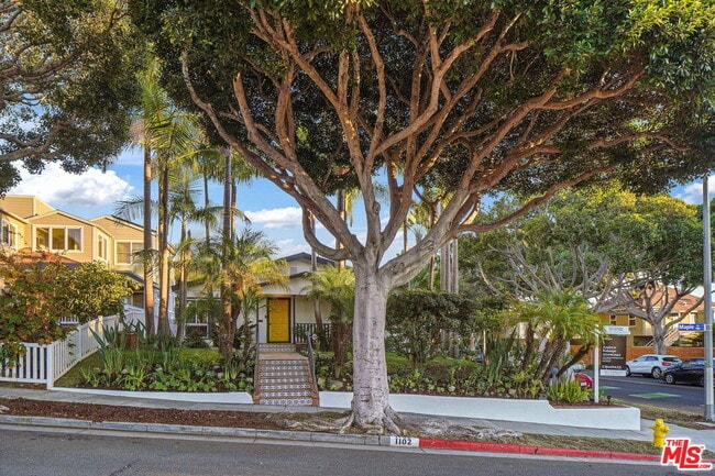 1102 Maple St in Santa Monica, CA - Building Photo - Building Photo