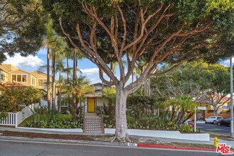 1102 Maple St in Santa Monica, CA - Building Photo - Building Photo