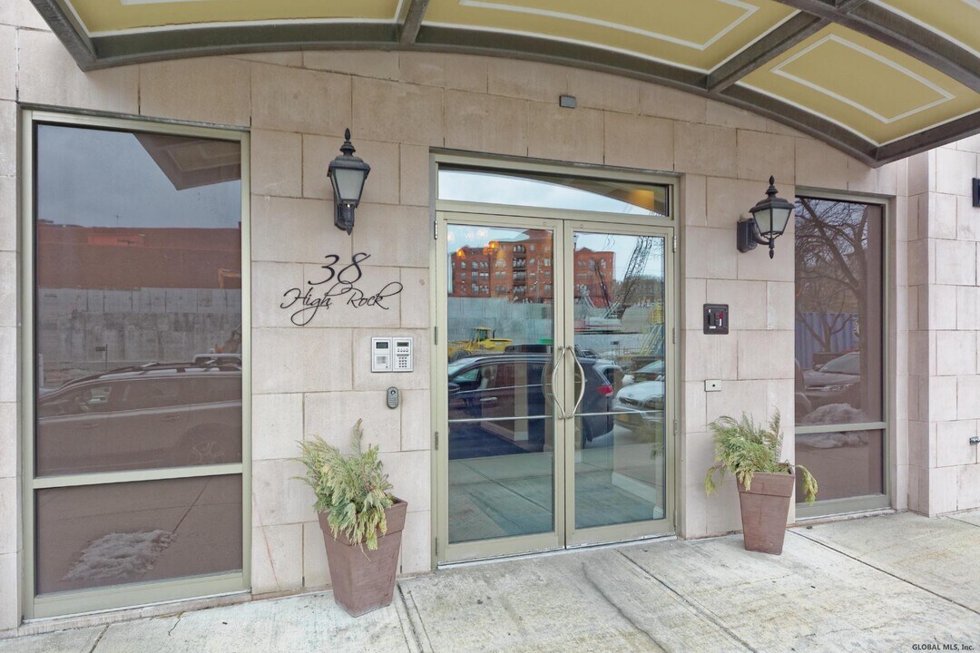 38 High Rock Ave-Unit -5M in Saratoga Springs, NY - Building Photo