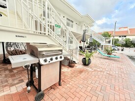 322 Oregon St, Unit FL2-ID1034666P in Hollywood, FL - Building Photo
