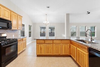 2205 Speidel Dr in Pflugerville, TX - Foto de edificio - Building Photo