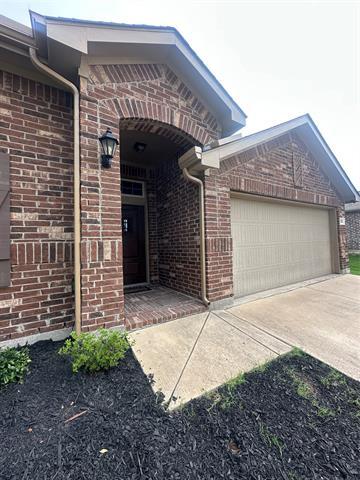 372 Pin Cushion Trail in Burleson, TX - Building Photo