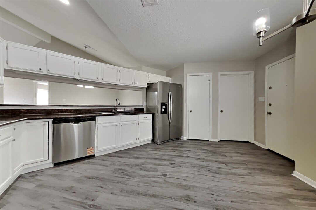 9503 Gusty Winds Dr in Houston, TX - Foto de edificio