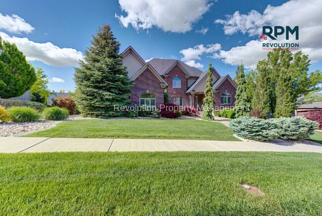 property at 1615 E Lakeview Way