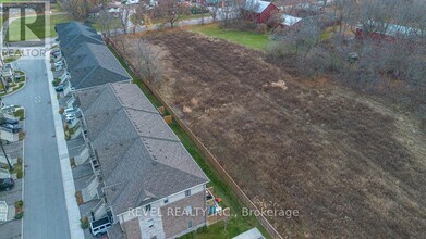 33 Barley Ln in Hamilton, ON - Building Photo - Building Photo