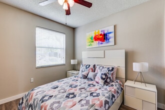 Collington Apartments in Orlando, FL - Building Photo - Interior Photo