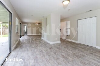 521 SW Comet Terrace in Port St. Lucie, FL - Building Photo - Building Photo