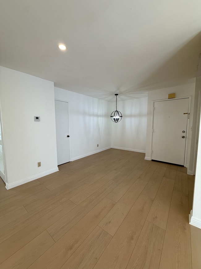231 N Isabel St, Unit 8