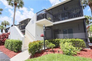 3563 Antarctic Cir in Naples, FL - Building Photo