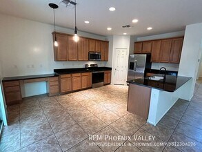 8773 W Flynn Ln in Glendale, AZ - Building Photo - Building Photo