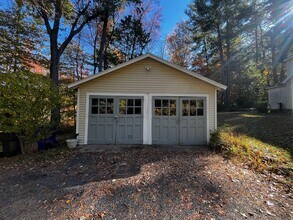 70 Snipsic Lake Rd in Ellington, CT - Building Photo - Building Photo