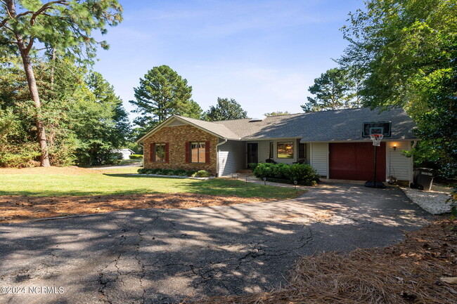 123 Shagbark Rd in Seven Lakes, NC - Foto de edificio - Building Photo