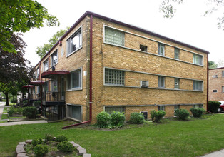 521-523 N Genesee St in Waukegan, IL - Foto de edificio - Building Photo