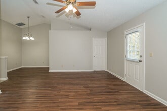 3032 Twin Oak Dr S in Middleburg, FL - Building Photo - Building Photo