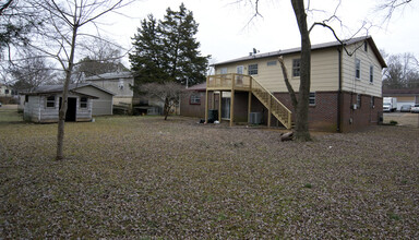 2110 Wedgewood Rd NW in Huntsville, AL - Foto de edificio - Building Photo