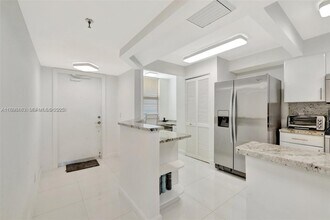 9650 S Ocean Dr in Jensen Beach, FL - Foto de edificio - Building Photo