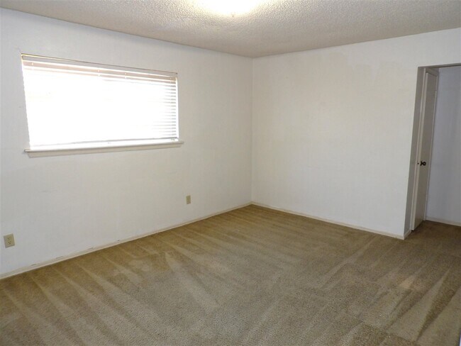 6405 NW Oak Ave in Lawton, OK - Foto de edificio - Building Photo