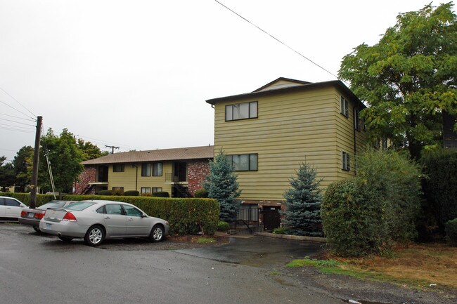 Sixpence Apartments in Portland, OR - Building Photo - Building Photo