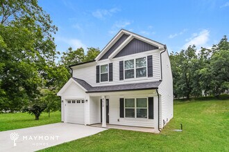 8610 North Dr in Mount Pleasant, NC - Foto de edificio - Building Photo